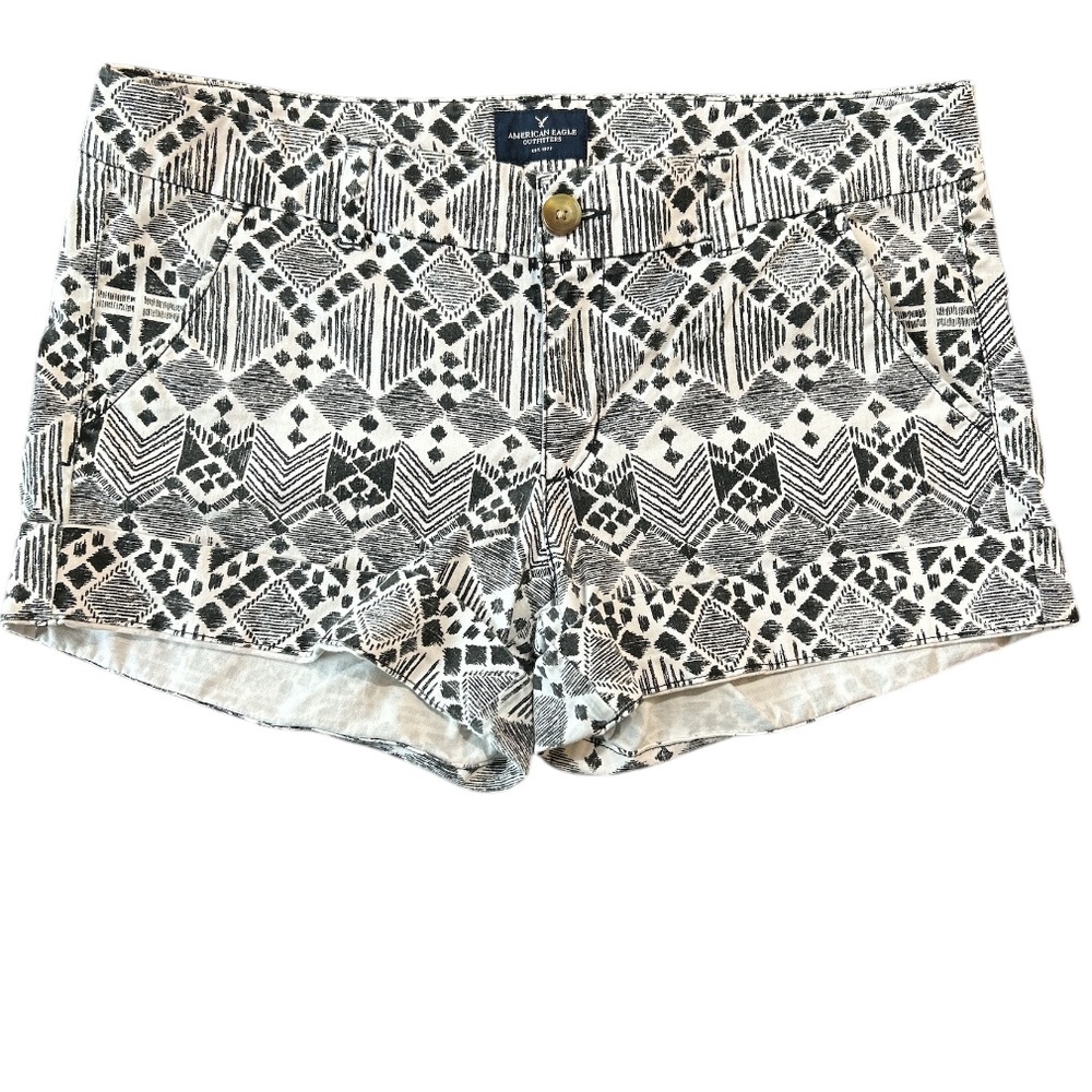American Eagle Black and White Aztec Print Midi Stretch Women’s Shorts Size 12